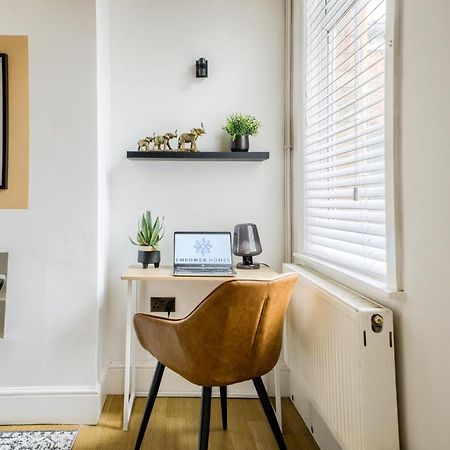 Coventry Fashionable House, City Centre, Free Parking, Sleeps 4, By Empower Homes 외부 사진