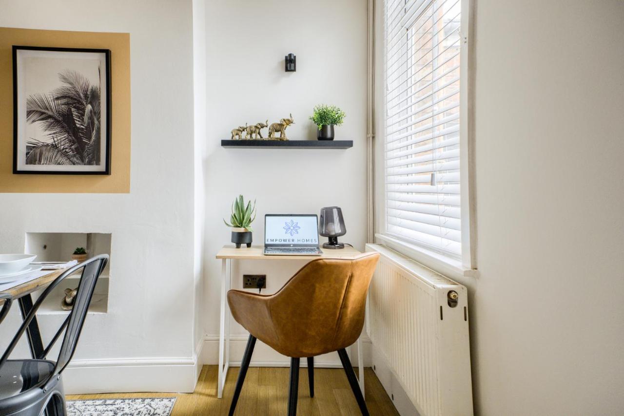 Coventry Fashionable House, City Centre, Free Parking, Sleeps 4, By Empower Homes 외부 사진