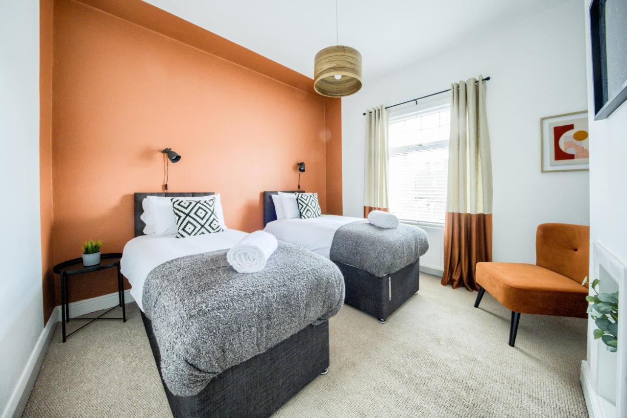 Coventry Fashionable House, City Centre, Free Parking, Sleeps 4, By Empower Homes 외부 사진