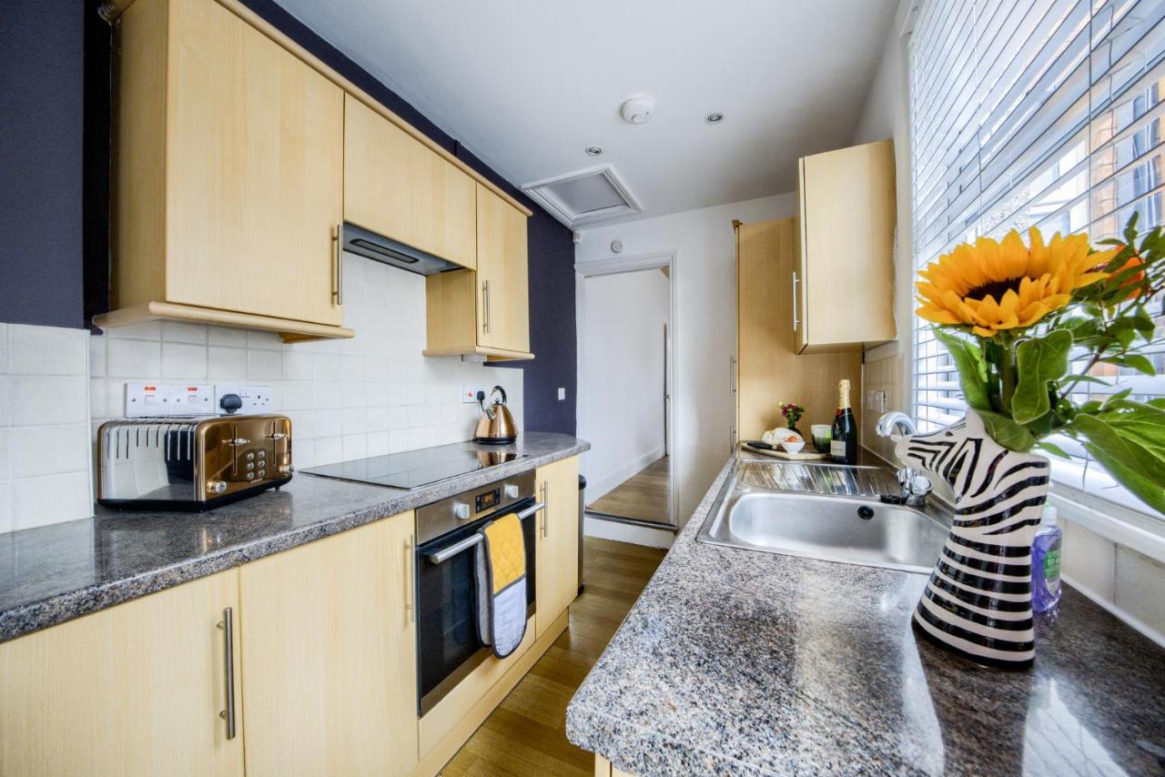 Coventry Fashionable House, City Centre, Free Parking, Sleeps 4, By Empower Homes 외부 사진