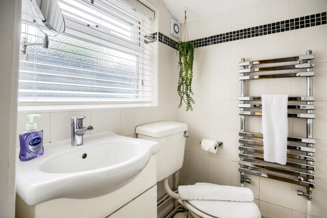 Coventry Fashionable House, City Centre, Free Parking, Sleeps 4, By Empower Homes 외부 사진