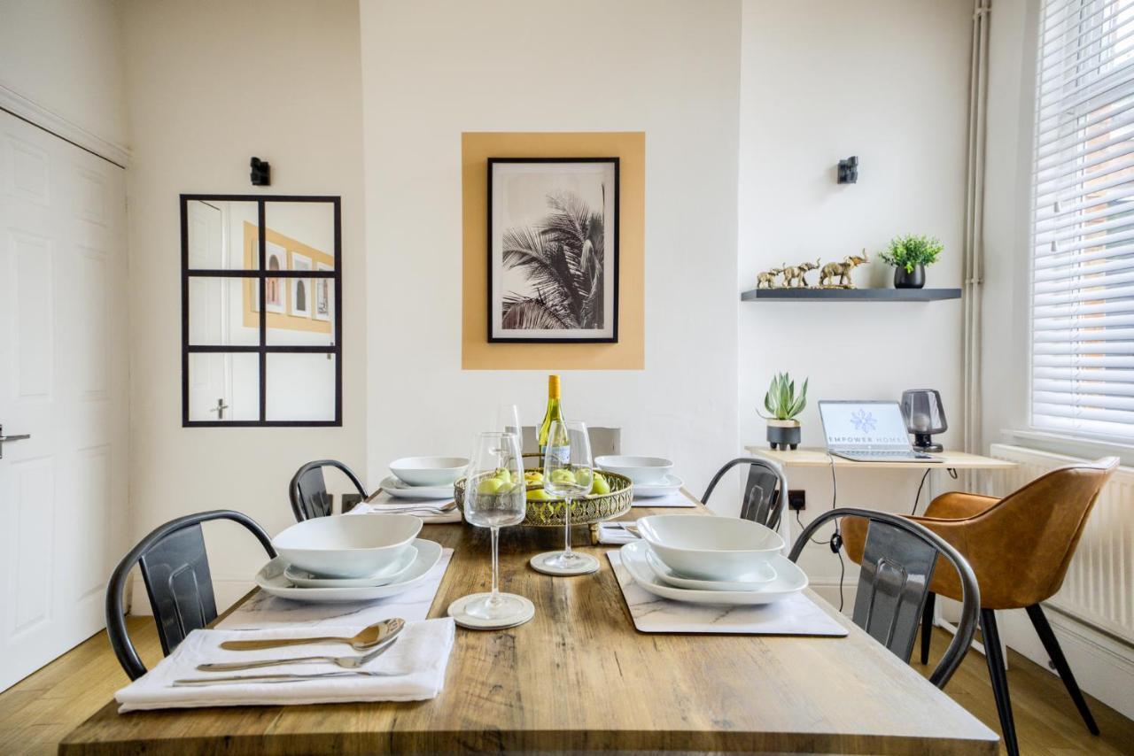 Coventry Fashionable House, City Centre, Free Parking, Sleeps 4, By Empower Homes 외부 사진