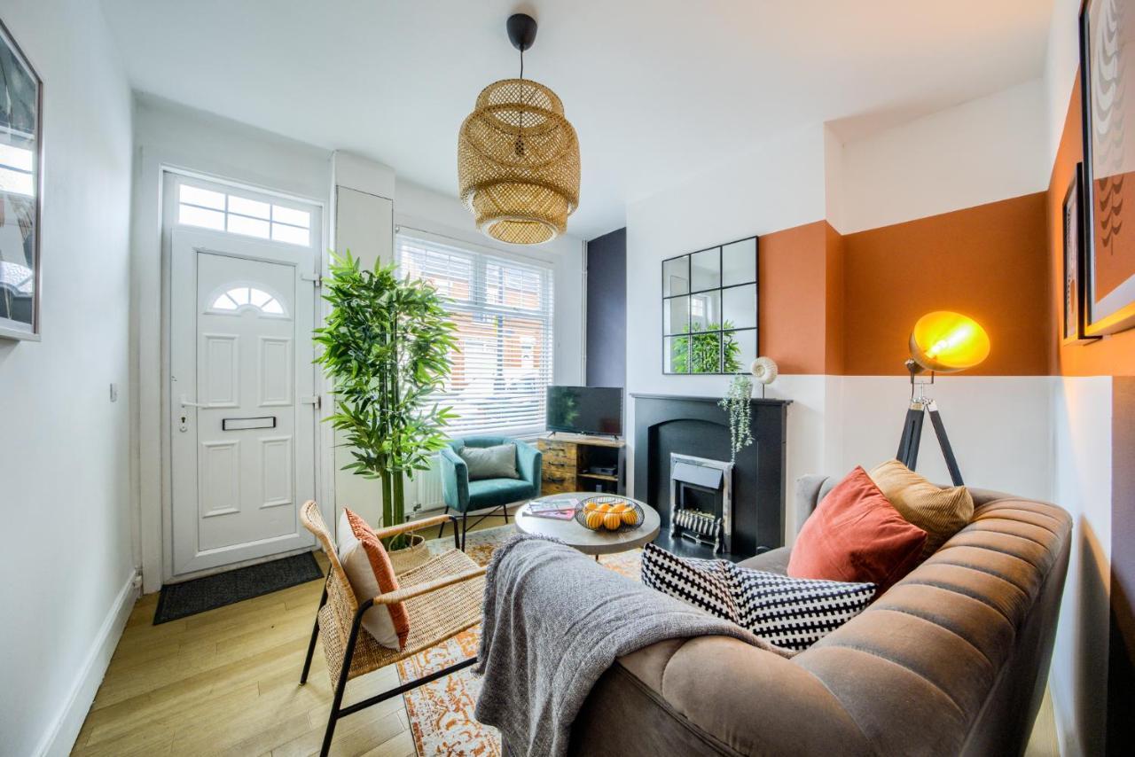 Coventry Fashionable House, City Centre, Free Parking, Sleeps 4, By Empower Homes 외부 사진