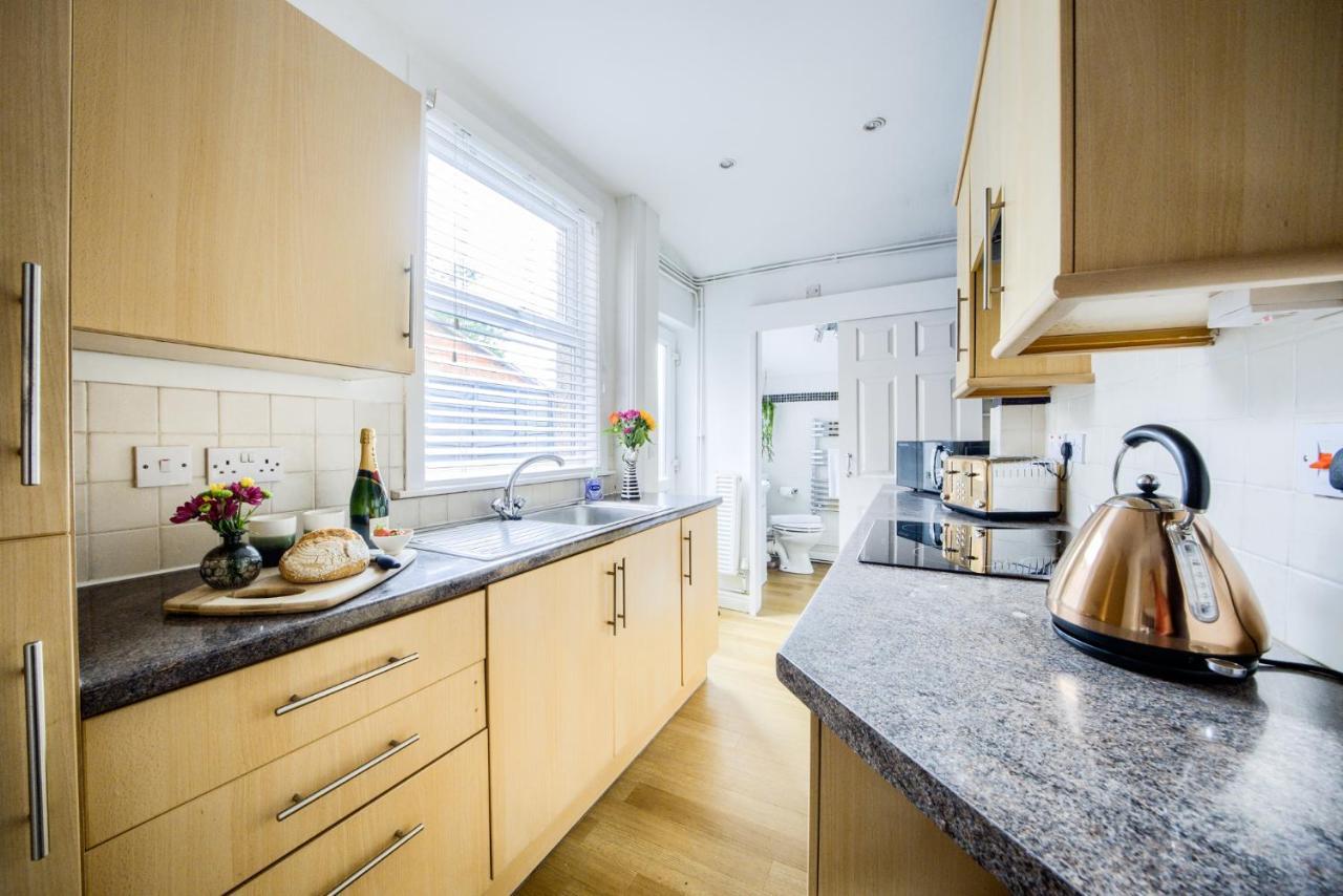 Coventry Fashionable House, City Centre, Free Parking, Sleeps 4, By Empower Homes 외부 사진